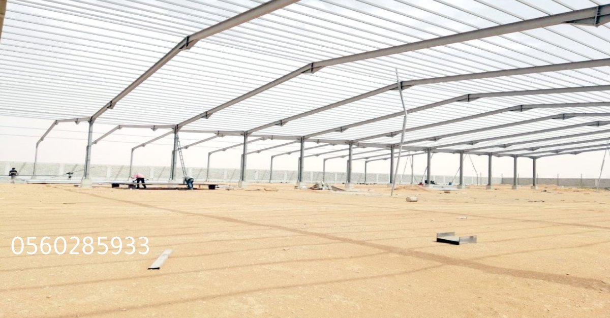 هنجر حديدي بتصميم هندسي مقاوم للعوامل الجوية